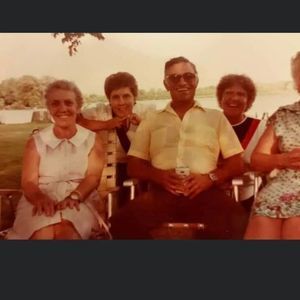 Meet your Posher, Laurie